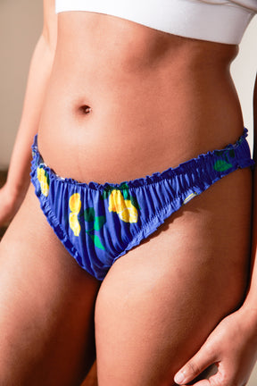 Marie-Charles is a size 38 and wears a size M