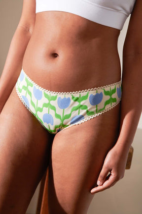 Marie-Charles is a size 38 and wears a size M
