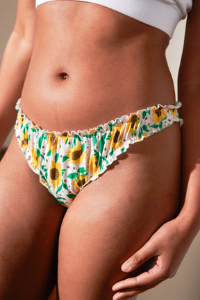 Marie-Charles is a size 38 and wears a size M