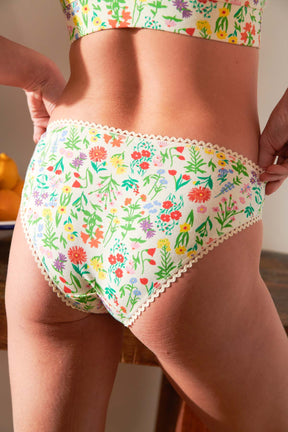 Violette is a size 34 and wears a size XS