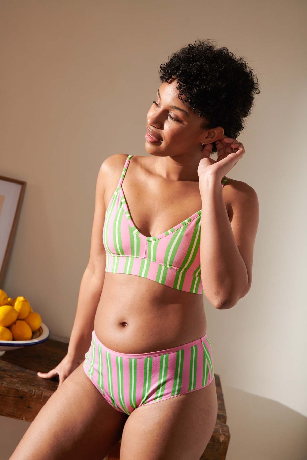 Marie-Charles is a size 85B and wears a size M