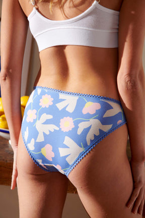 Violette is a size 34 and wears a size XS