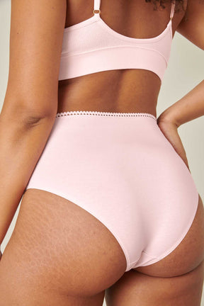 Marie-Charles is a size 38 and wears a size M