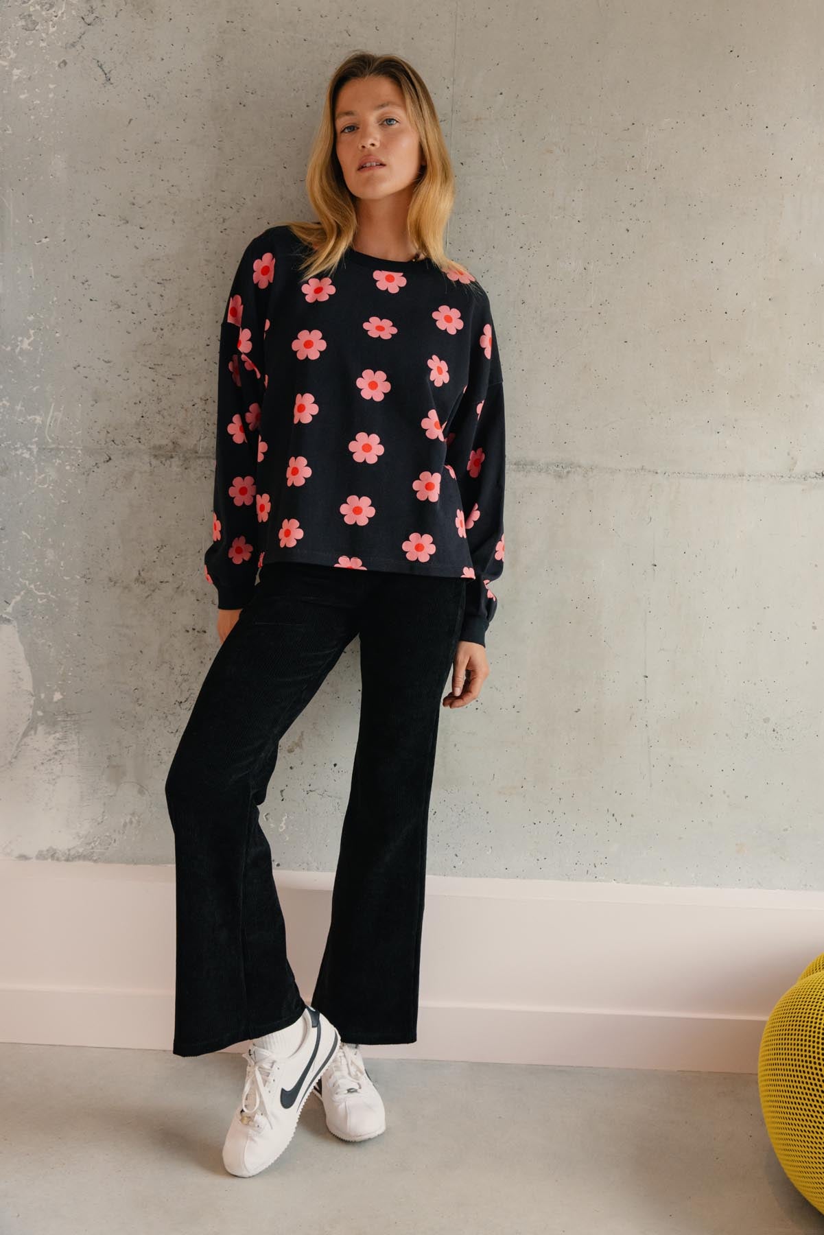 Violette is a size 34 and wears a size XS/S