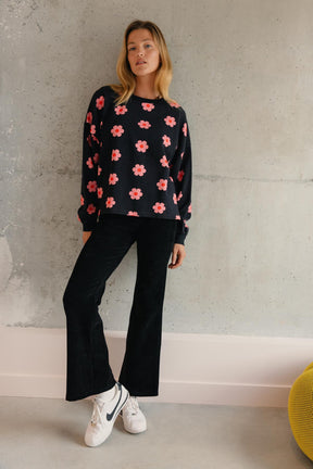 Violette is a size 34 and wears a size XS/S