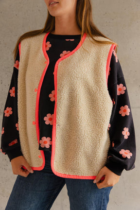 Lorea is a size 38 and wears a size M/L