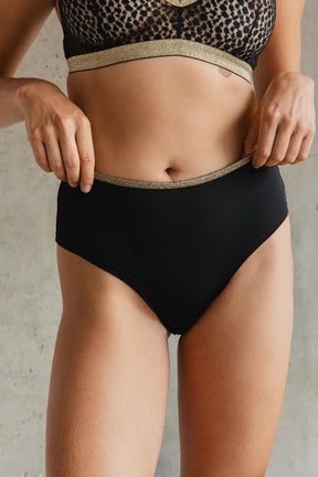 Violette is a size 34 and wears a size XS