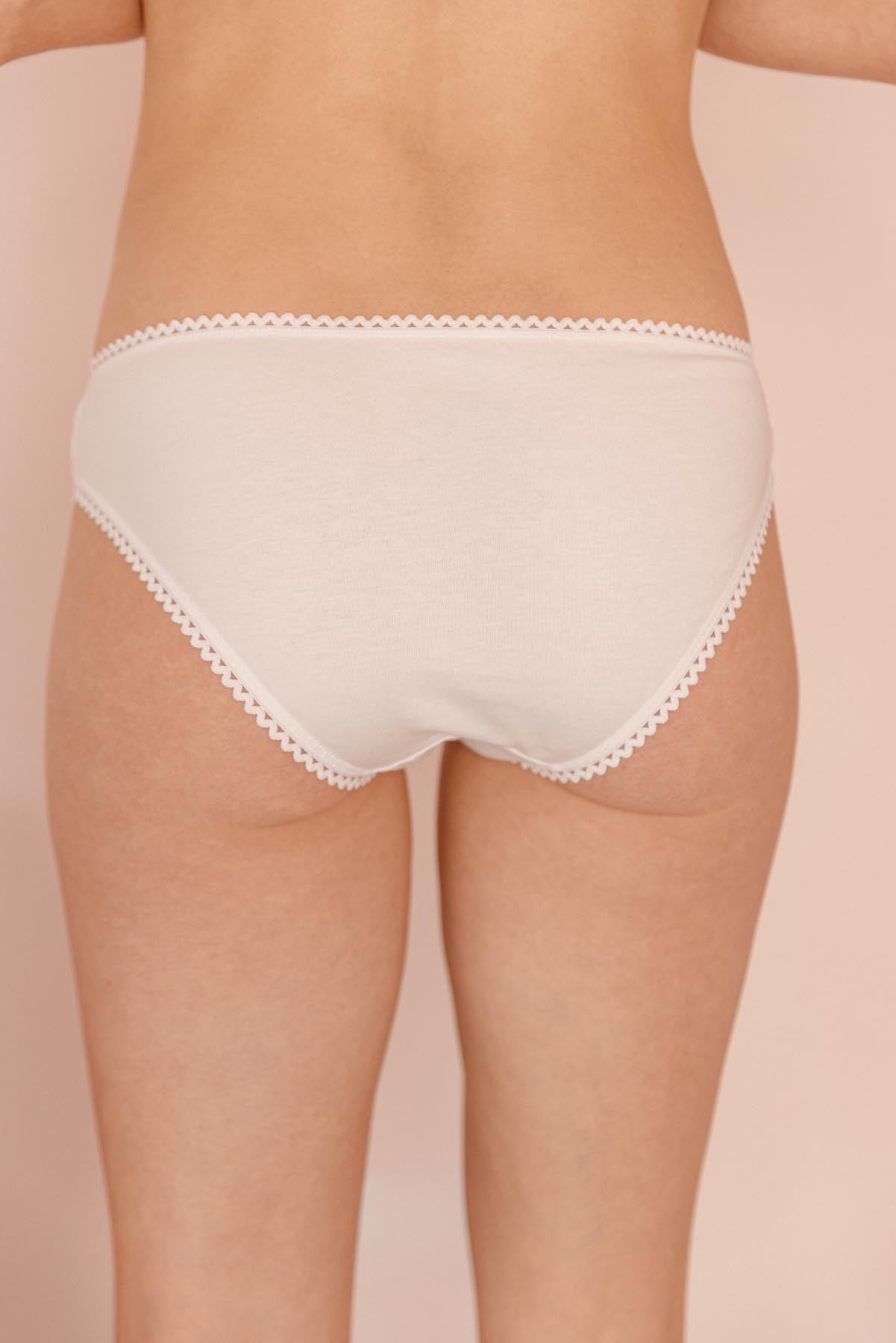 Fannie is a size 34 and wears a size XS