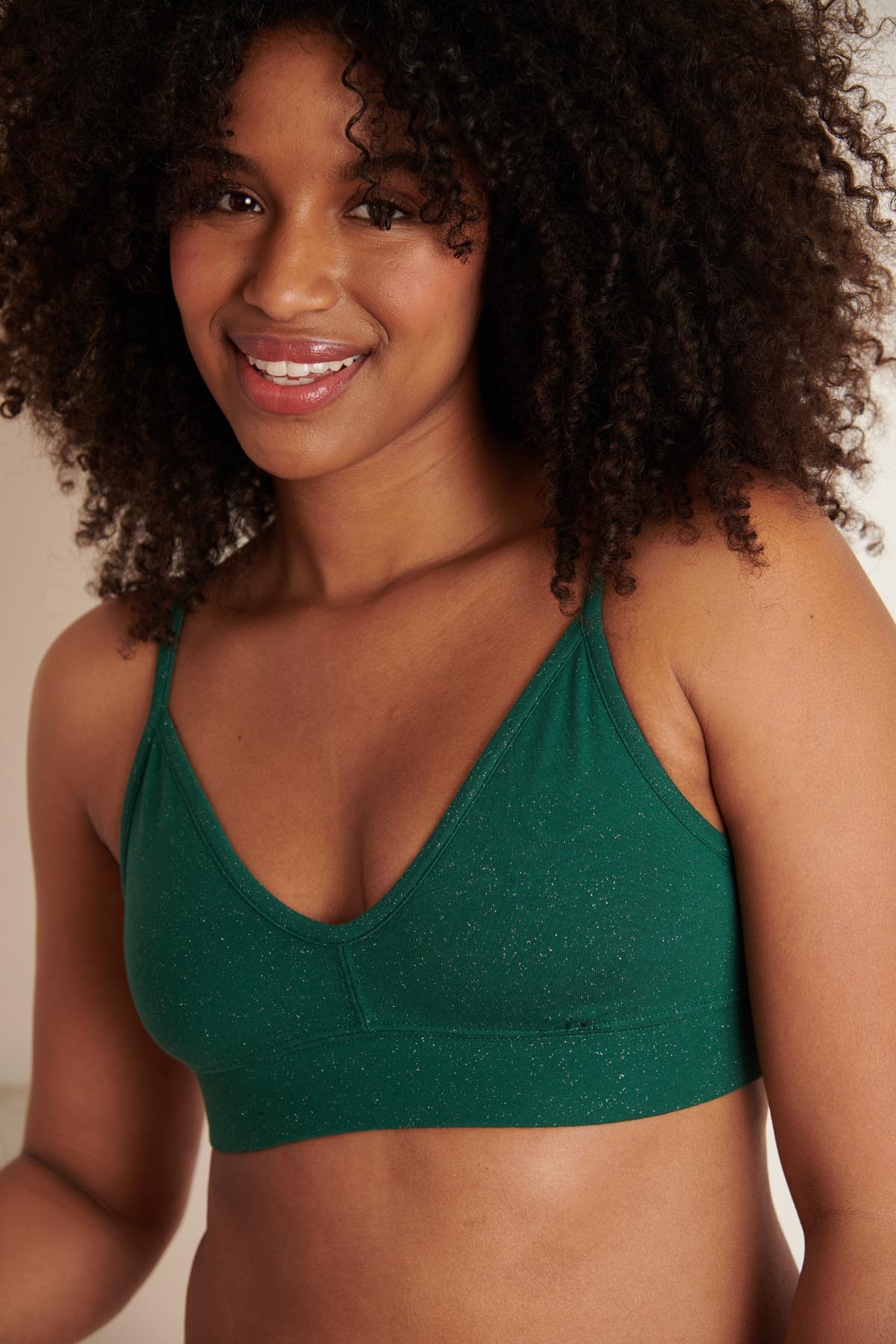 Marie-Charles is a size 85C and wears a size M*
