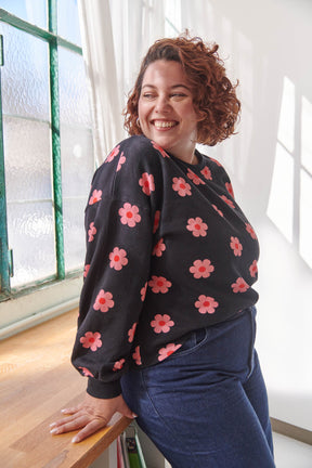Amandine is a size 44 and wears a size XL/2XL
