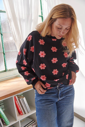 Julie is a size 40 and wears a size M/L