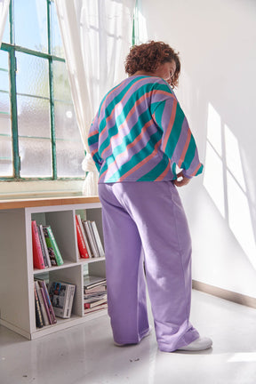 Amandine is a size 44 and wears a size 2XL
