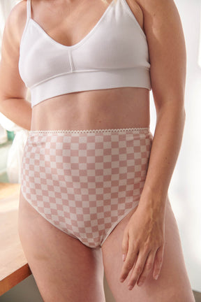 Julie is a size 40 and wears a size M