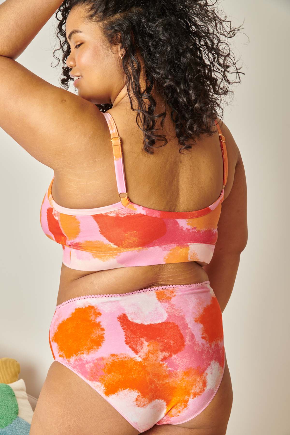 Hoby is 105G and wears a size 3XL