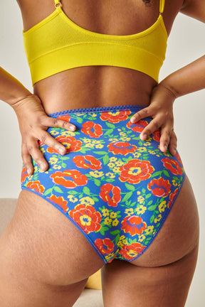 Marie-Charles is a size 38 and wears a size M