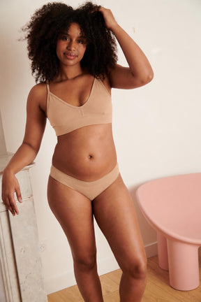 Marie-Charles fait du 85C et porte une taille M