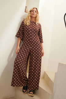 Julie is a size 38 and wears a size M*