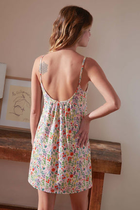 Violette is a size 34 and wears a size XS